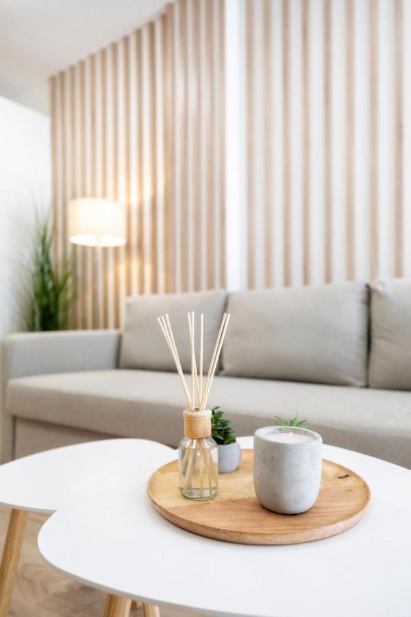 Alure Residences 2 & 24H Self Check-In, Parking In The Garage In The Apartment Building Included, New Building, Terrace, Green Location With A Forest Park With A Lake, Children'S Playground バンスカー・ビストリツァ エクステリア 写真